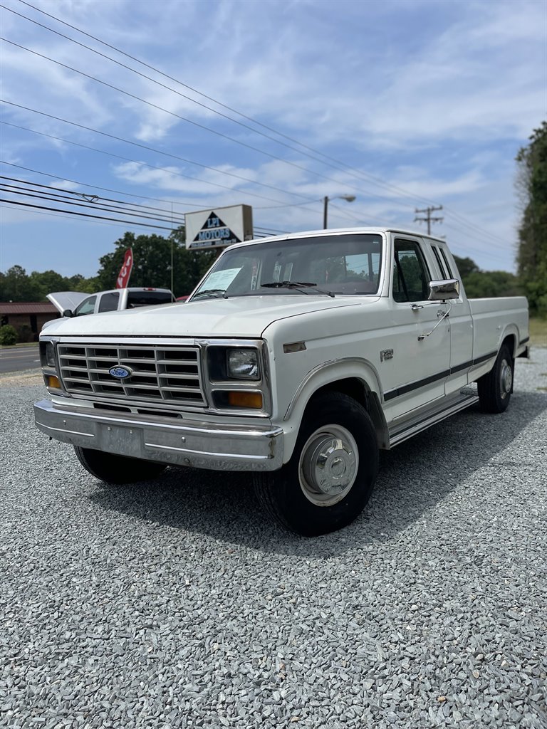 1986 Ford F-250's photo
