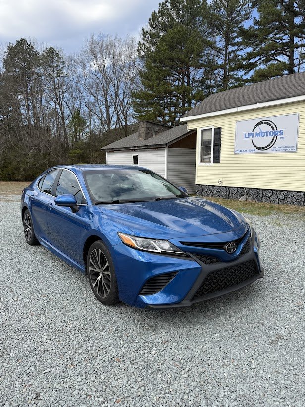 2020 Toyota Camry SE - Photo 15