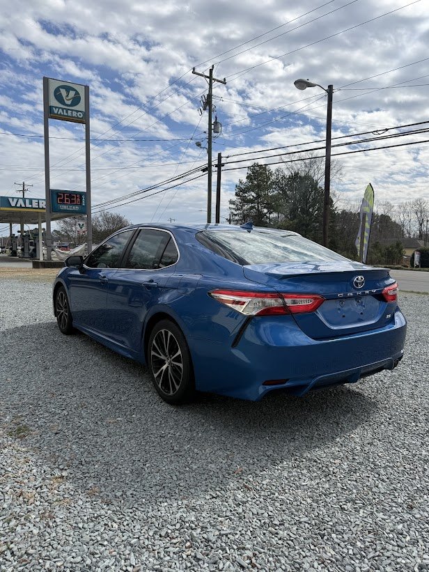 2020 Toyota Camry SE - Photo 18