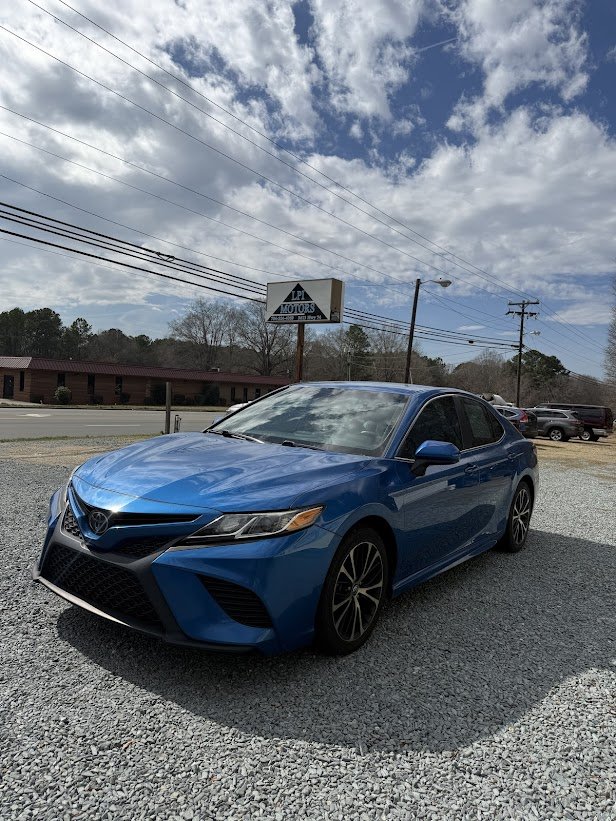 2020 Toyota Camry SE - Photo 17