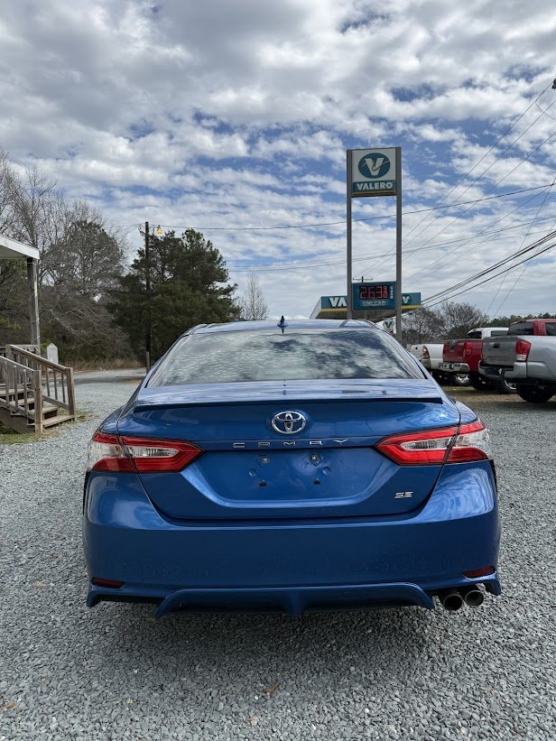 2020 Toyota Camry SE - Photo 19