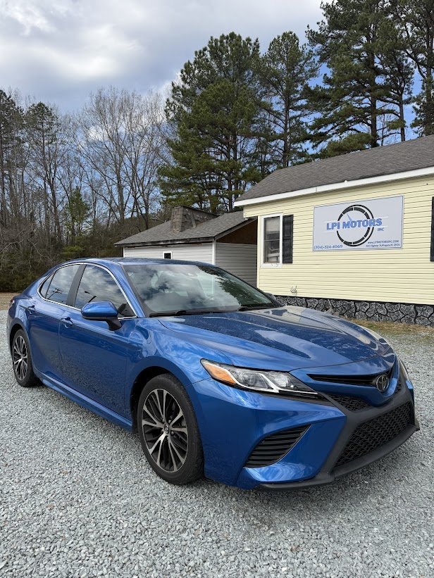 2020 Toyota Camry SE - Photo 14