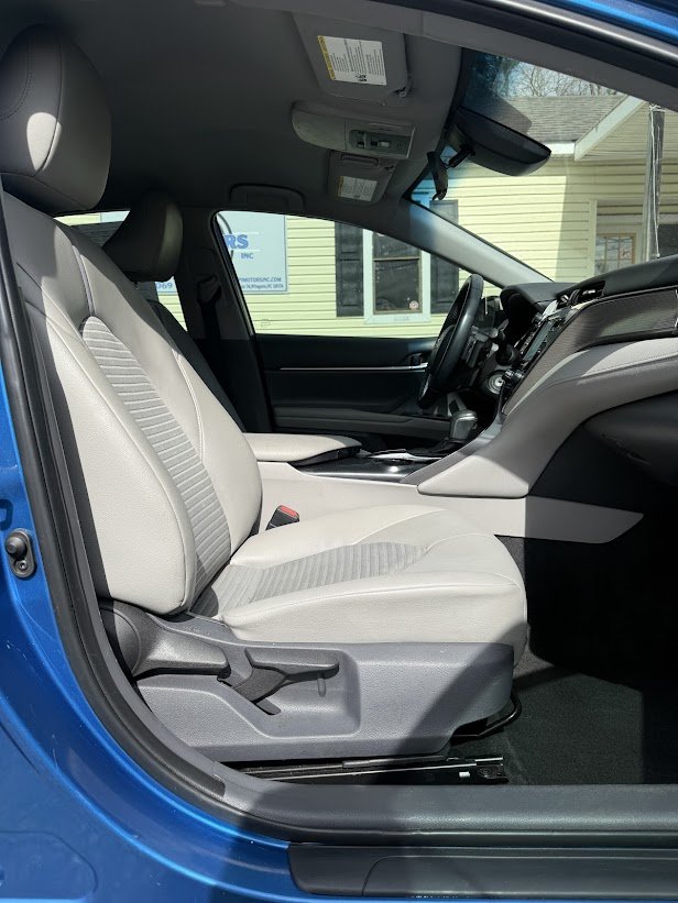 2020 Toyota Camry SE - Photo 10