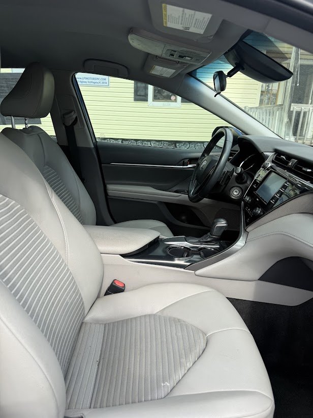 2020 Toyota Camry SE - Photo 11