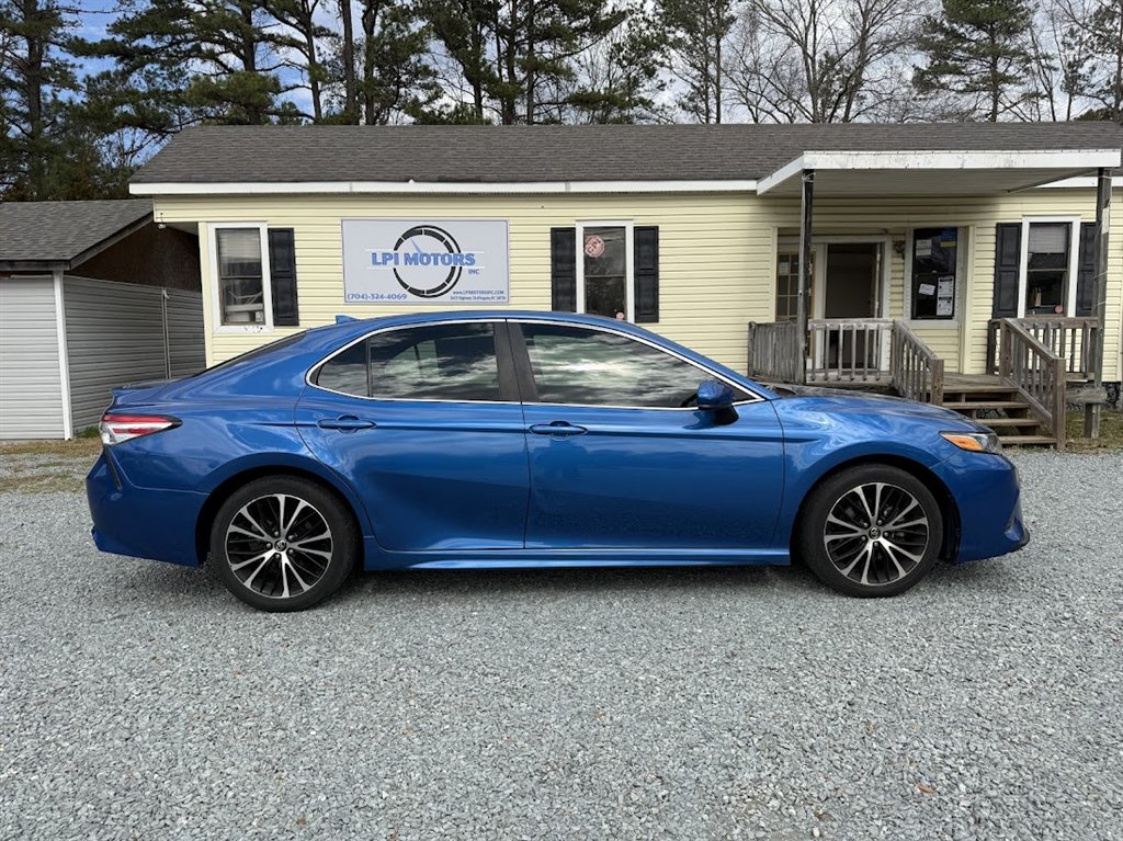 2020 Toyota Camry SE - Photo 13