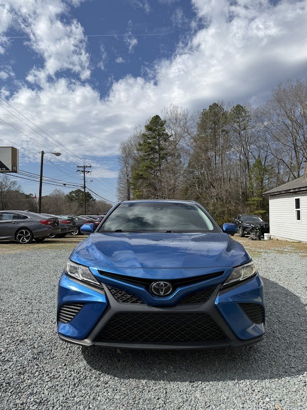2020 Toyota Camry SE - Photo 6