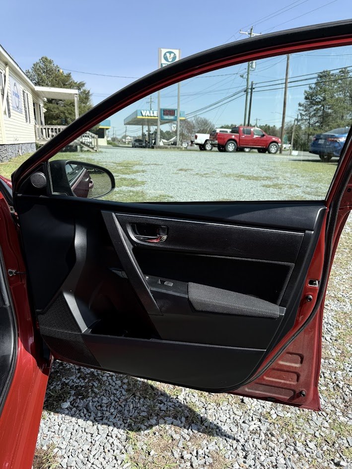 2019 Toyota Corolla LE - Photo 29